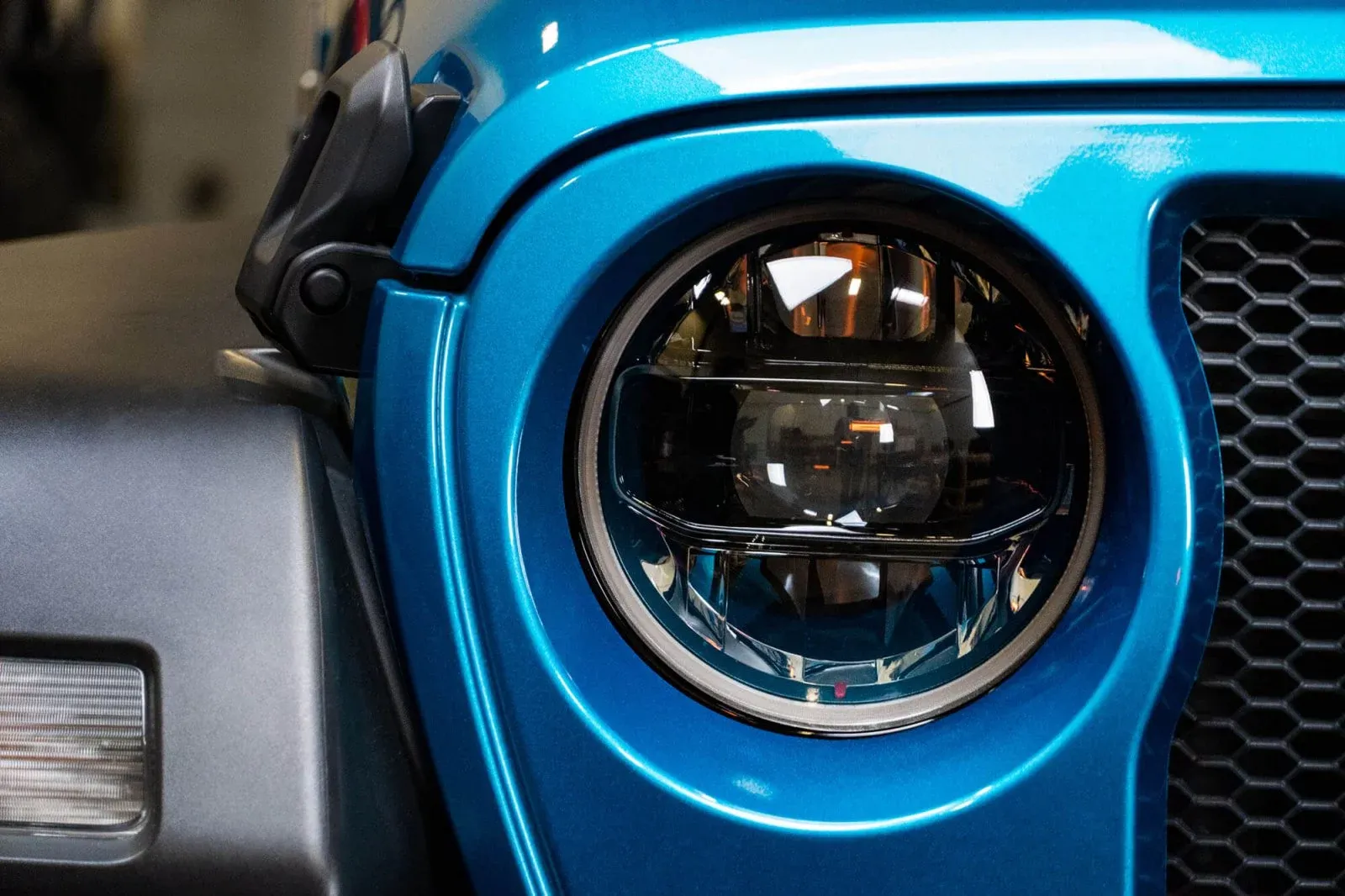 black-bezel-jeep-headlights.jpg
